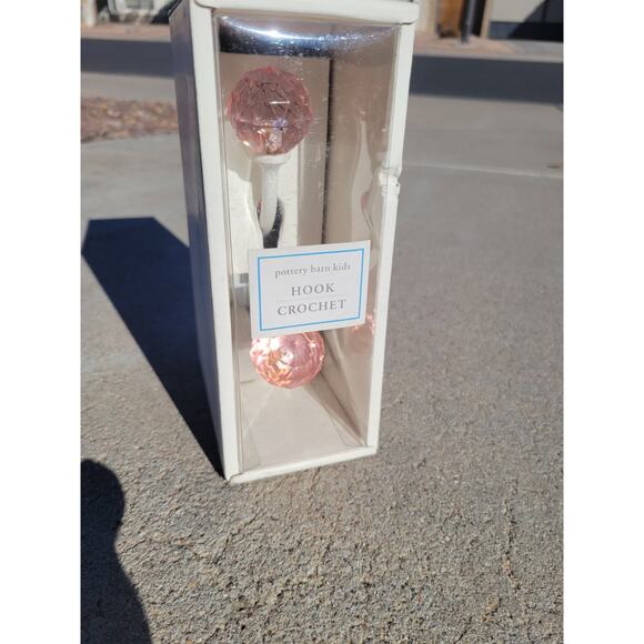 POTTERY BARN KIDS HOOK CROCHET PINK CRYSTAL BEDROOM BATHROOM NURSERY PRINCESS - Picture 1 of 5